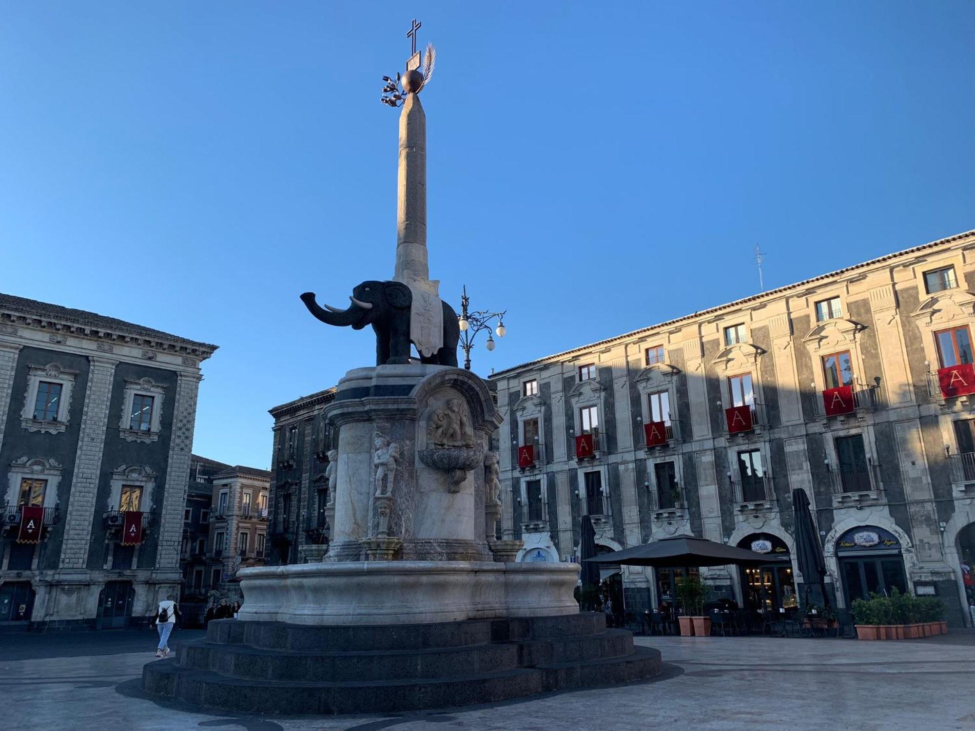 Donna Luisa-Catania Charming Apartment ภายนอก รูปภาพ