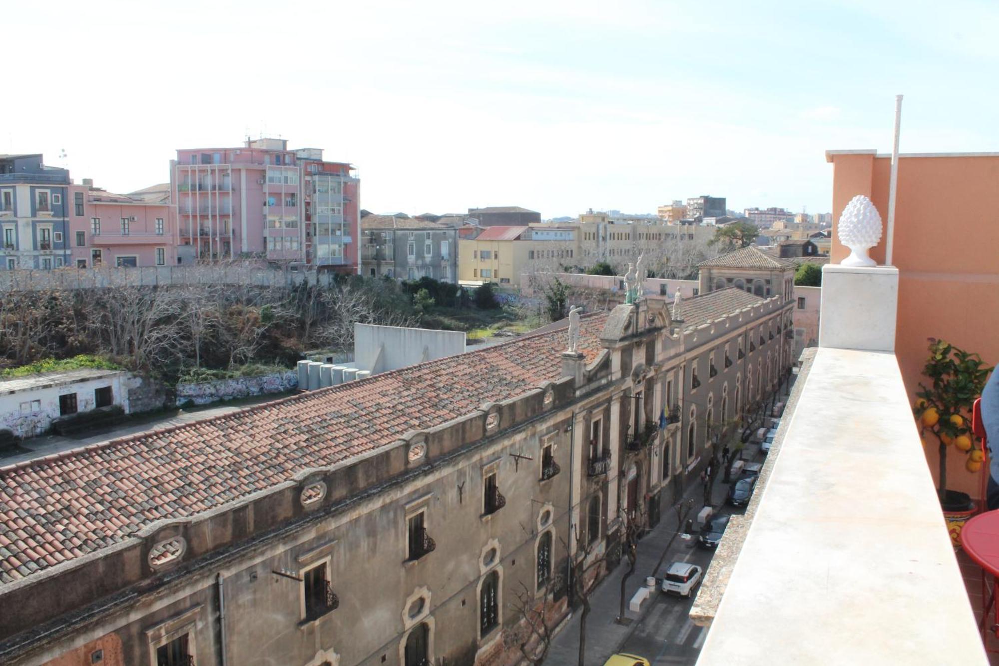 Donna Luisa-Catania Charming Apartment ภายนอก รูปภาพ